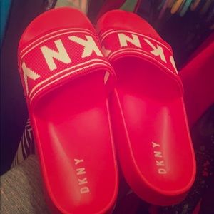 DKNY Zora Slides-red